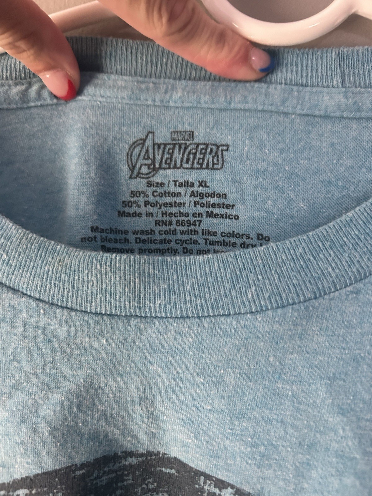 Marvel Avengers Men&rsquo;s Captain America Shield Graphic Blue Crew Neck T-Shirt XL