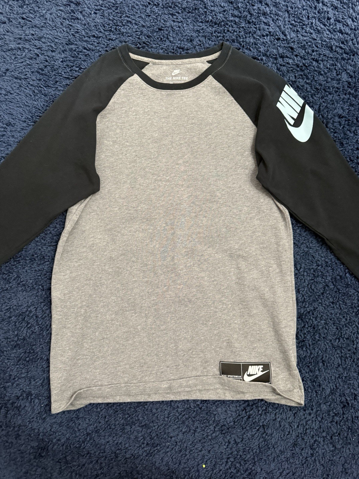 Nike The Nike Tee Men&rsquo;s M Athletic Fit Long Sleeve Crew Colorblock Gray/Black