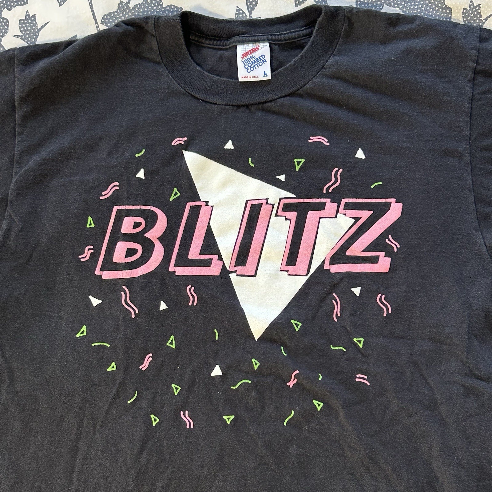 Vtg 90s Jerzees Single Stitch T Shirt Mens L Neon Blitz Made in USA Rare 20×28.5