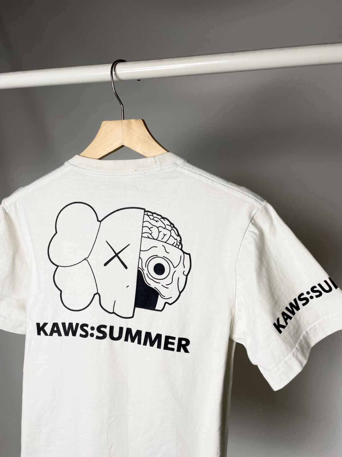 Kaws Summer XX ( Size S ) Vintage Companion Supreme White Tee T Shirt