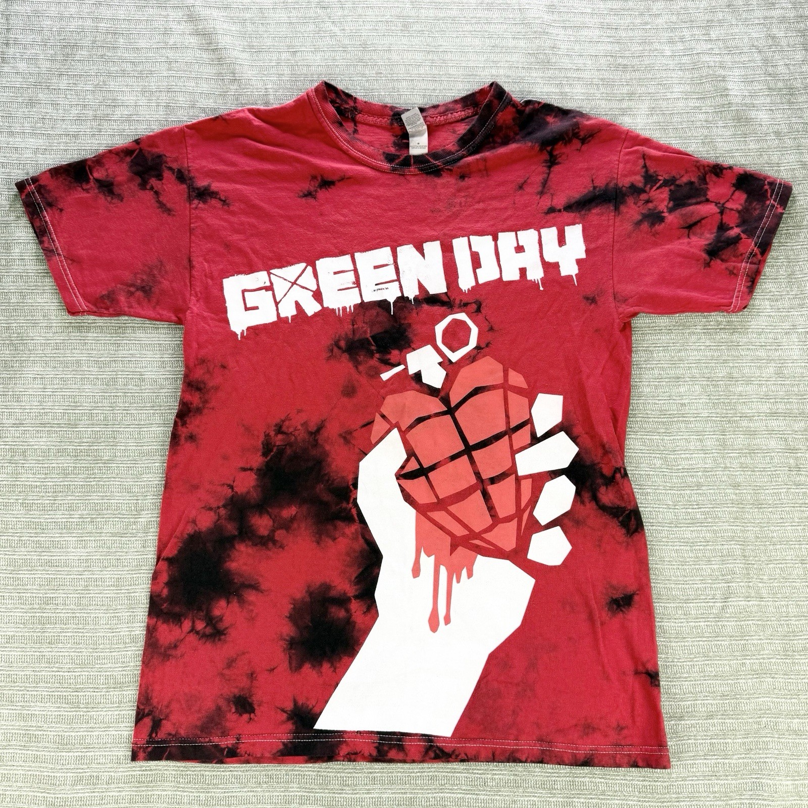 Green Day Shirt Men’s Medium American Idiot Red Black Tie Dye Punk Rock Band Tee