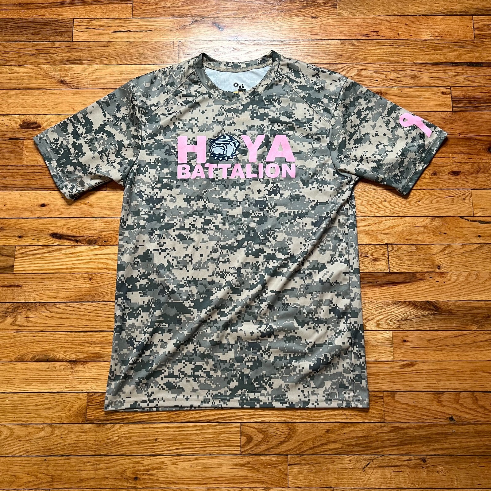 Georgetown University Army ROTC T Shirt Size M « Hoya » Breast Cancer Awareness