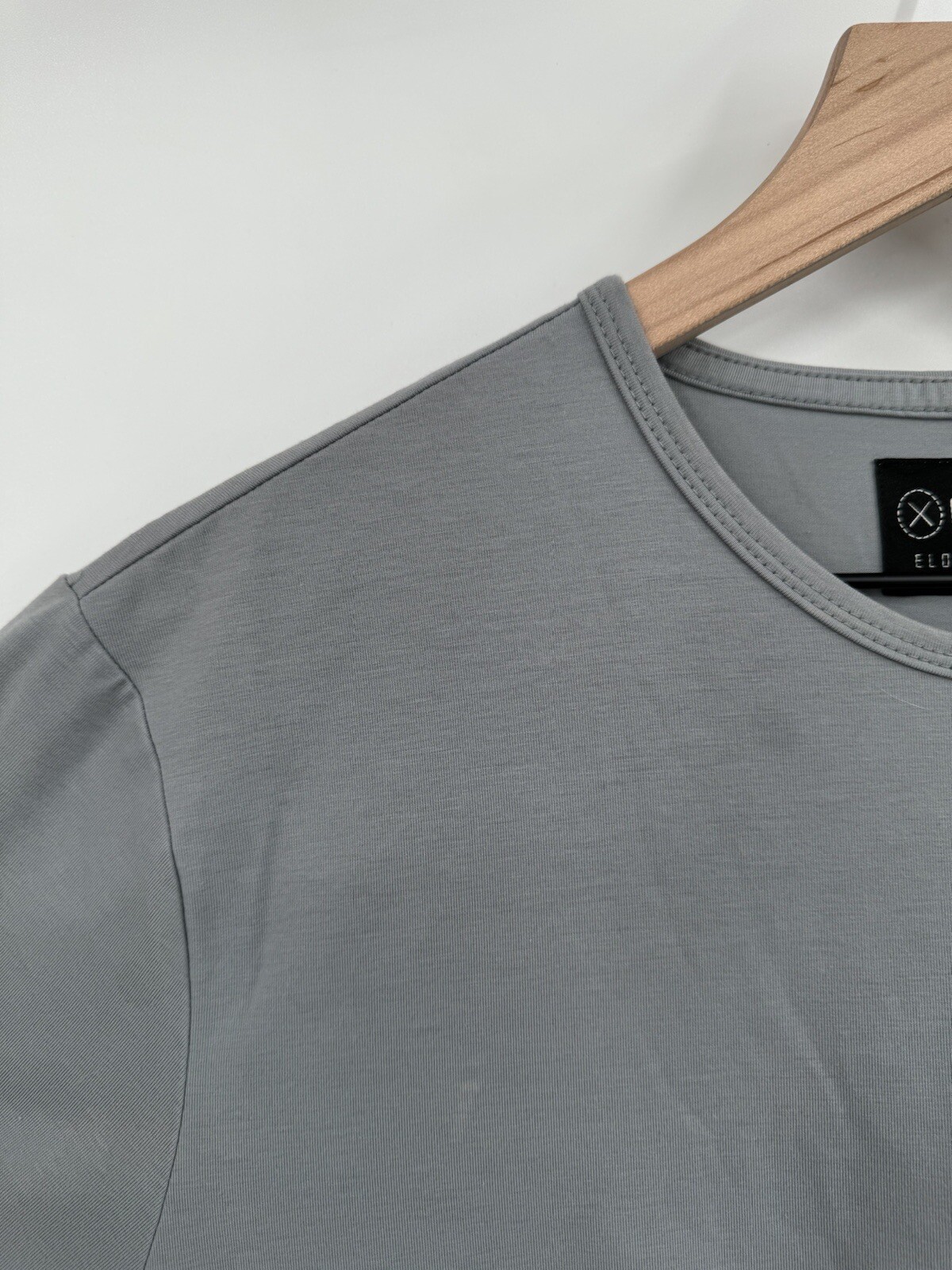 Cuts Clothing Men&rsquo;s M Elongated Crew Neck Signature Fit Tee T-Shirt With Pocket