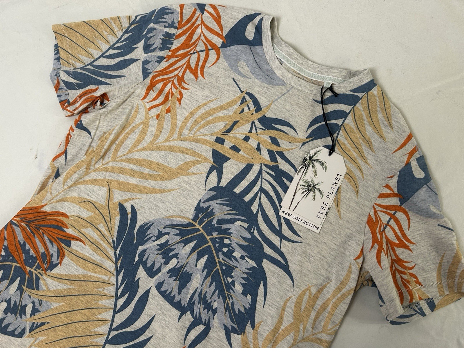 NWT Free Planet Lost in Paradise New Collection Men’s Small Tee Shirt