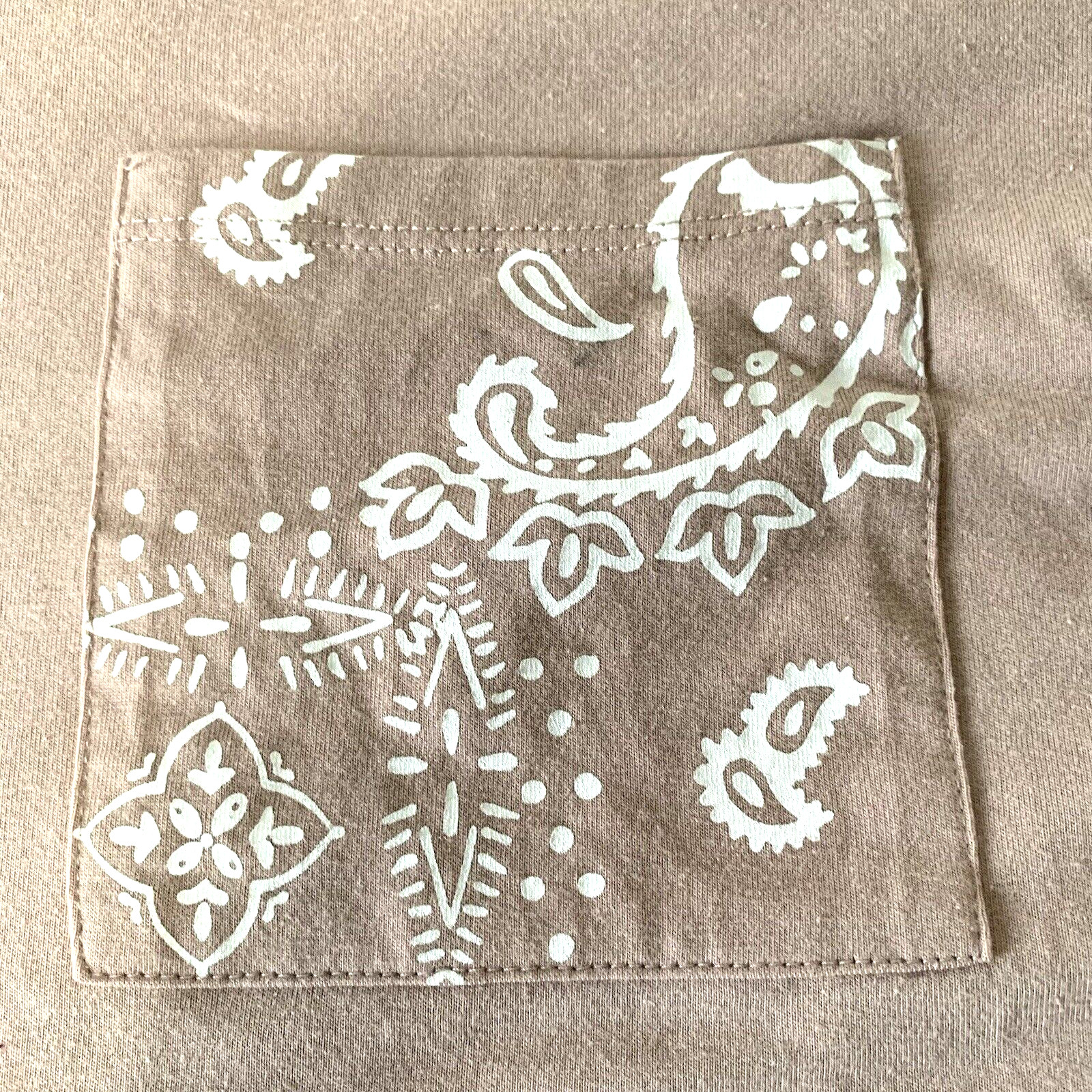 And Now This Men&rsquo;s T-Shirt Paisley Bandana-Print Pocket Pink Size Medium NWD