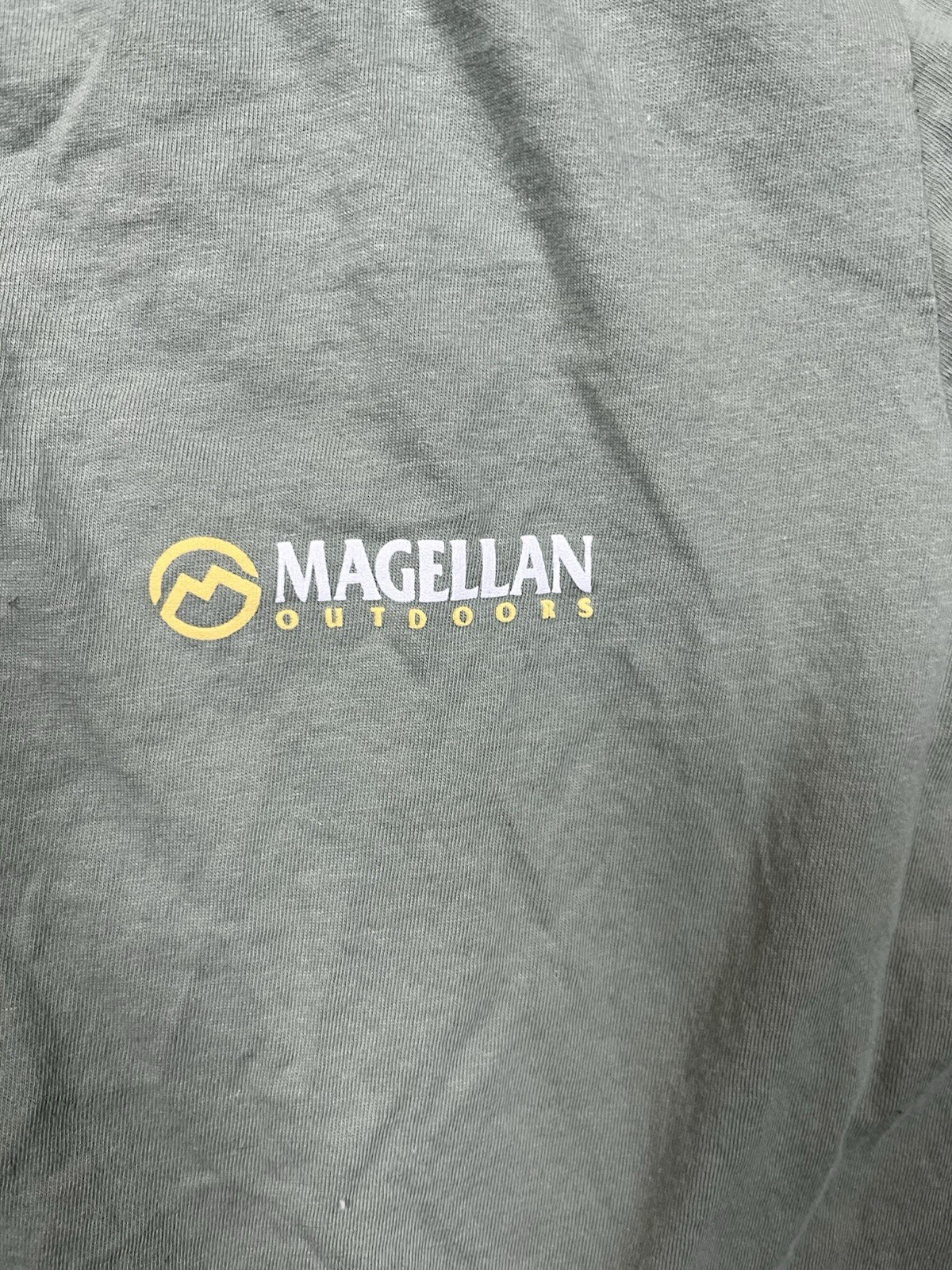 Magellan Outdoors Buck Deer Hunter Green T-Shirt Men&rsquo;s Size Medium Short Sleeve