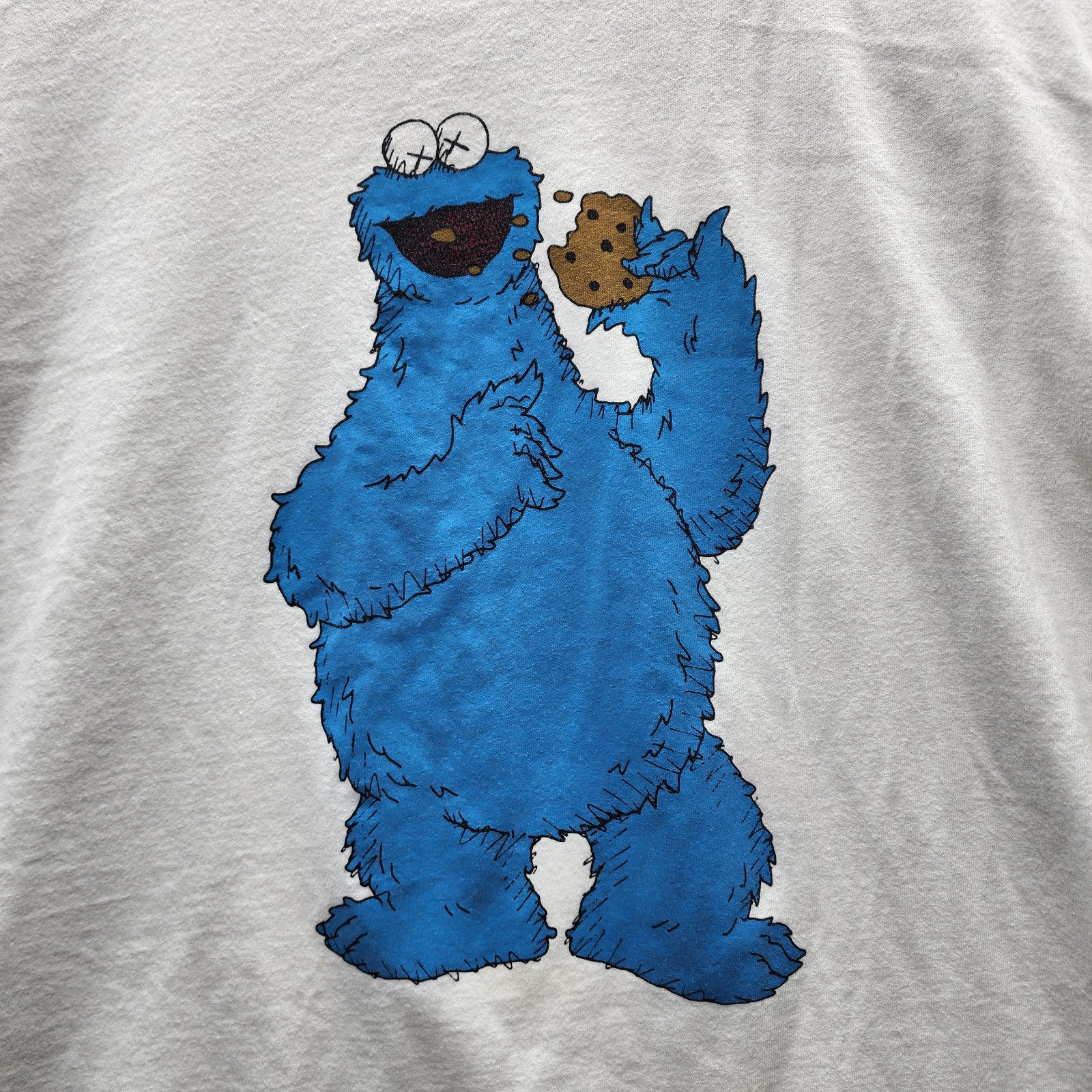 Uniqlo UT KAWS Sesame Street Cookie Monster T Shirt Mens XL White