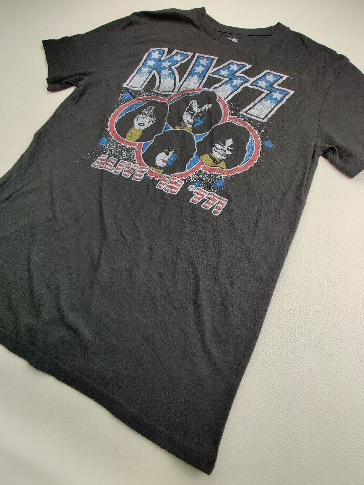 KISS Alive In ‘77 Concert T-Shirt Men&rsquo;s Large Black Short Sleeve T-Shirt
