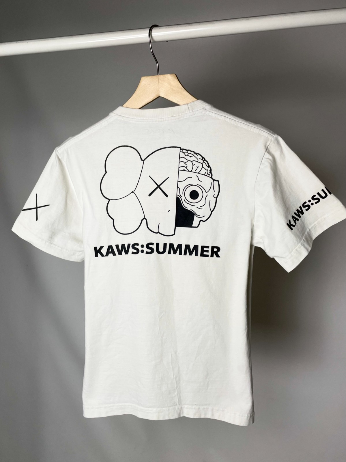 Kaws Summer XX ( Size S ) Vintage Companion Supreme White Tee T Shirt