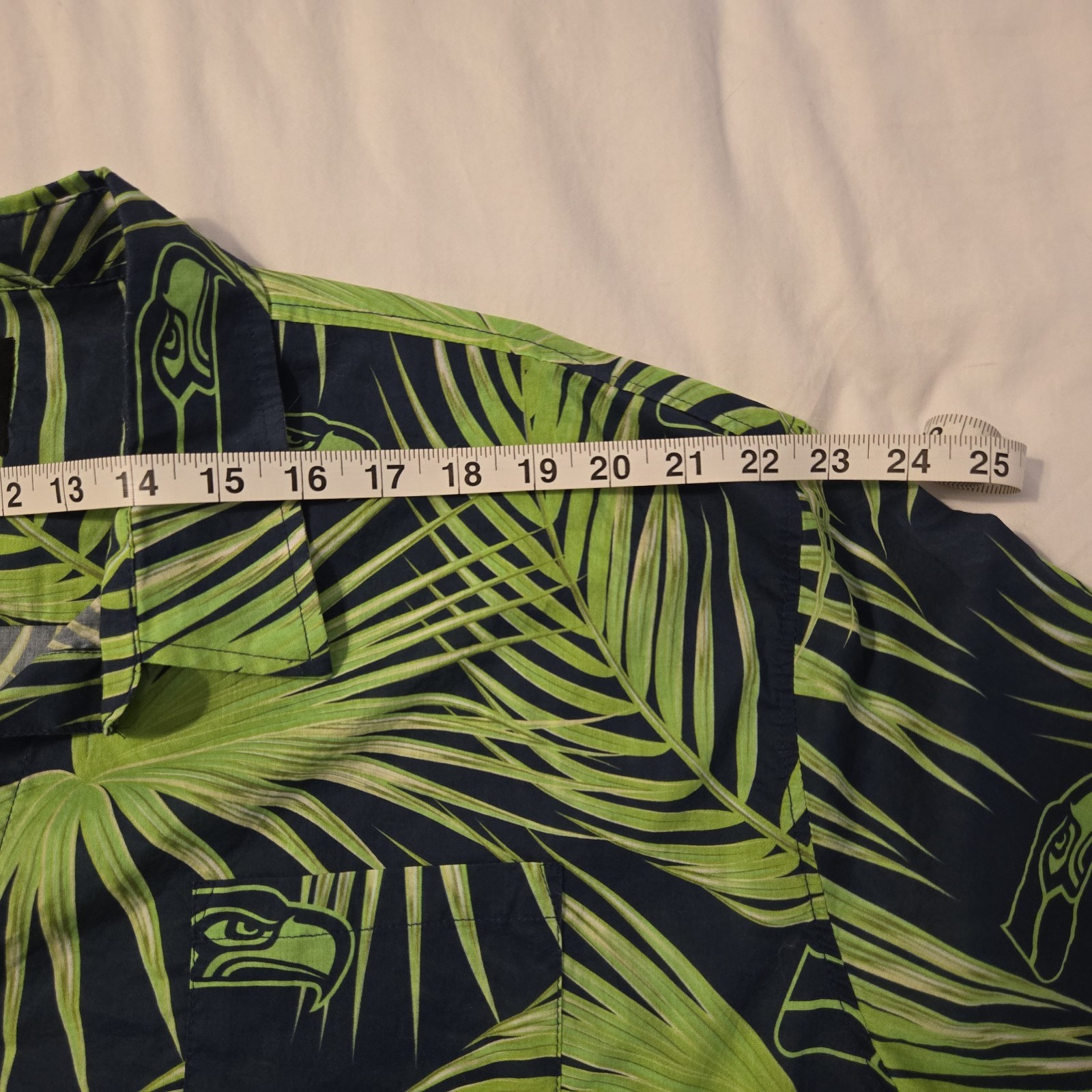 Seattle Seahawks Hawaiian Shirt Mens 3XL NFL Team Apparel Button Up Green