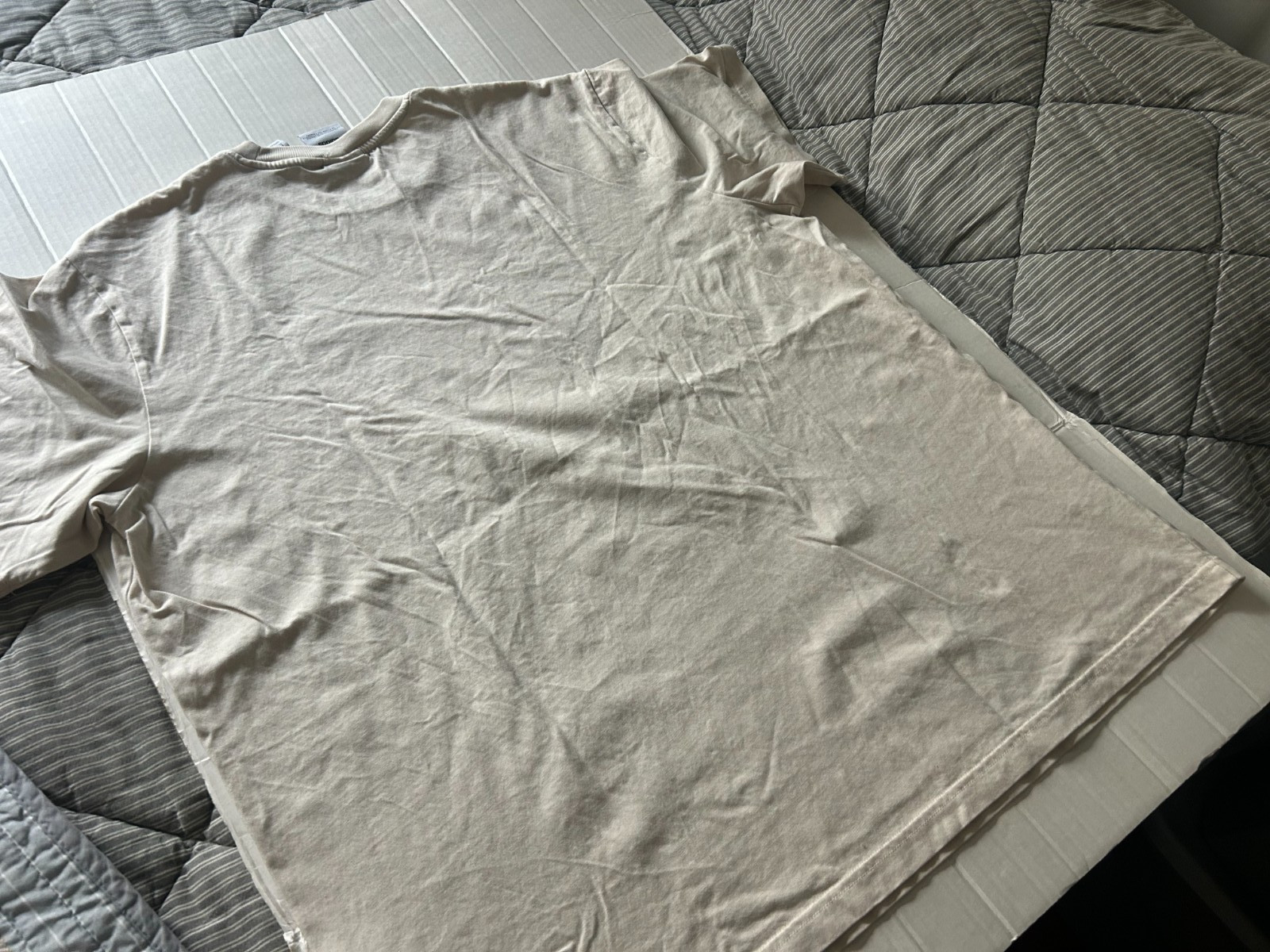 ADIDAS TREFOIL SIZE XL OFFWHITE OR CREAM SHORT SLEEVE T-SHIRT.SEE DESCRIPTION