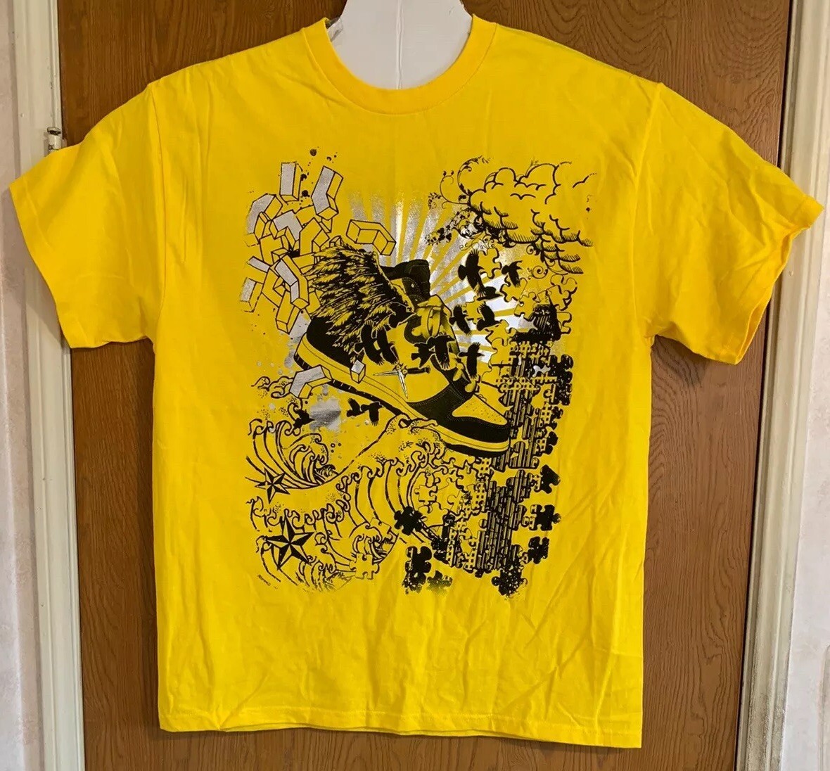 CARBON Authentic Yellow Foil Graphic T-shirt Men&rsquo;s Large Made In USA NWOT