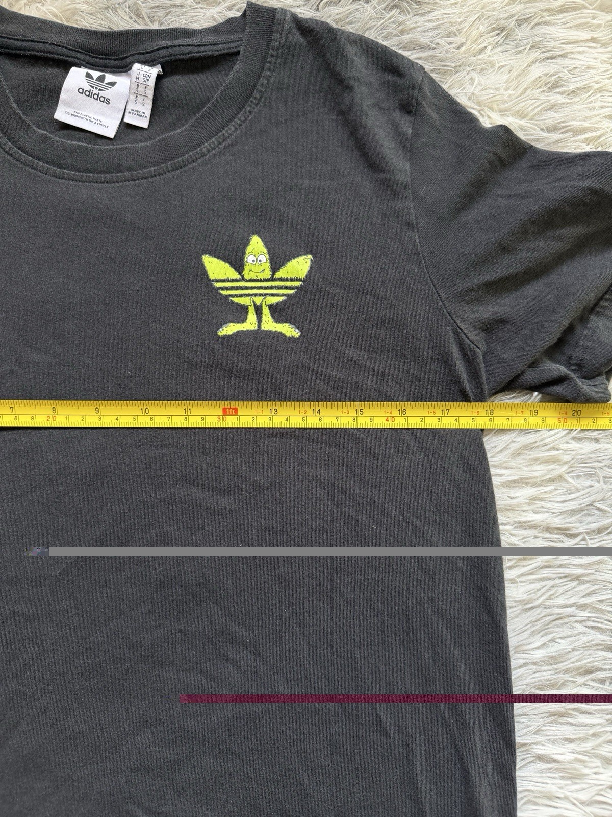 adidas Originals Men&rsquo;s Black FUN Graphic Crew Neck T-Shirt Size S