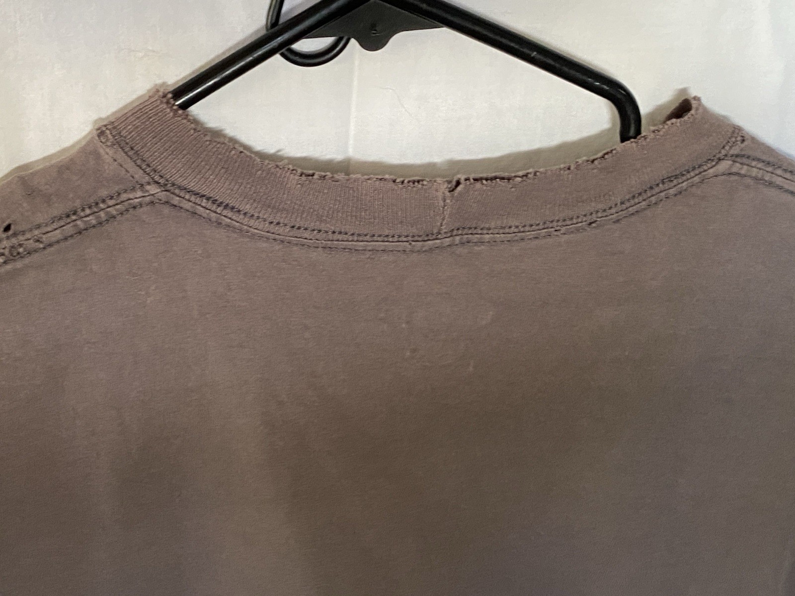 Lot of 2 Carhartt K87 Heavyweight Cotton Pocket T-Shirts Men&rsquo;s L Sand & Charcoal