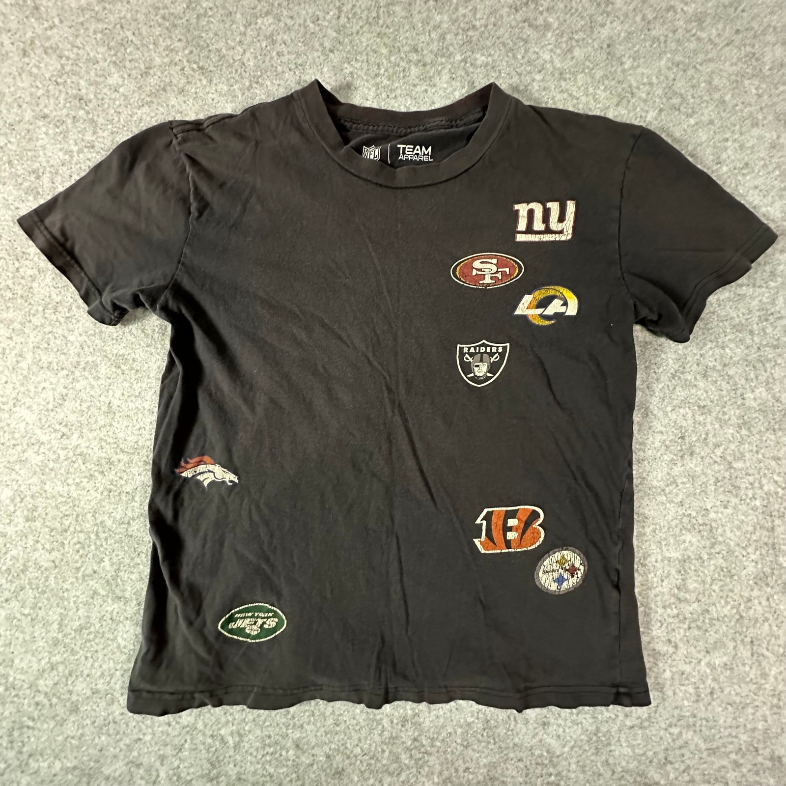 NFL Team Apparel T-Shirt XS Black Mens All Team Logo Distressed Relaxed