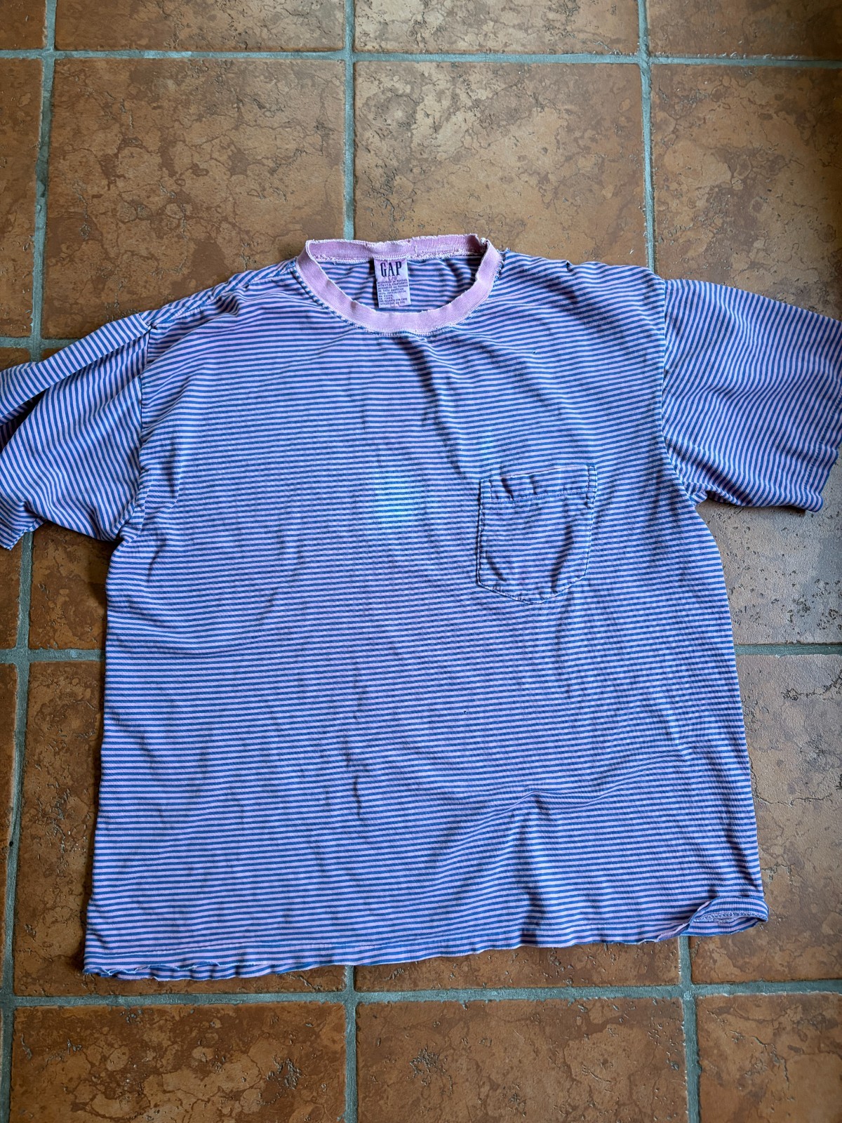 Single stitch vinatage Gap Tshirt distressed
