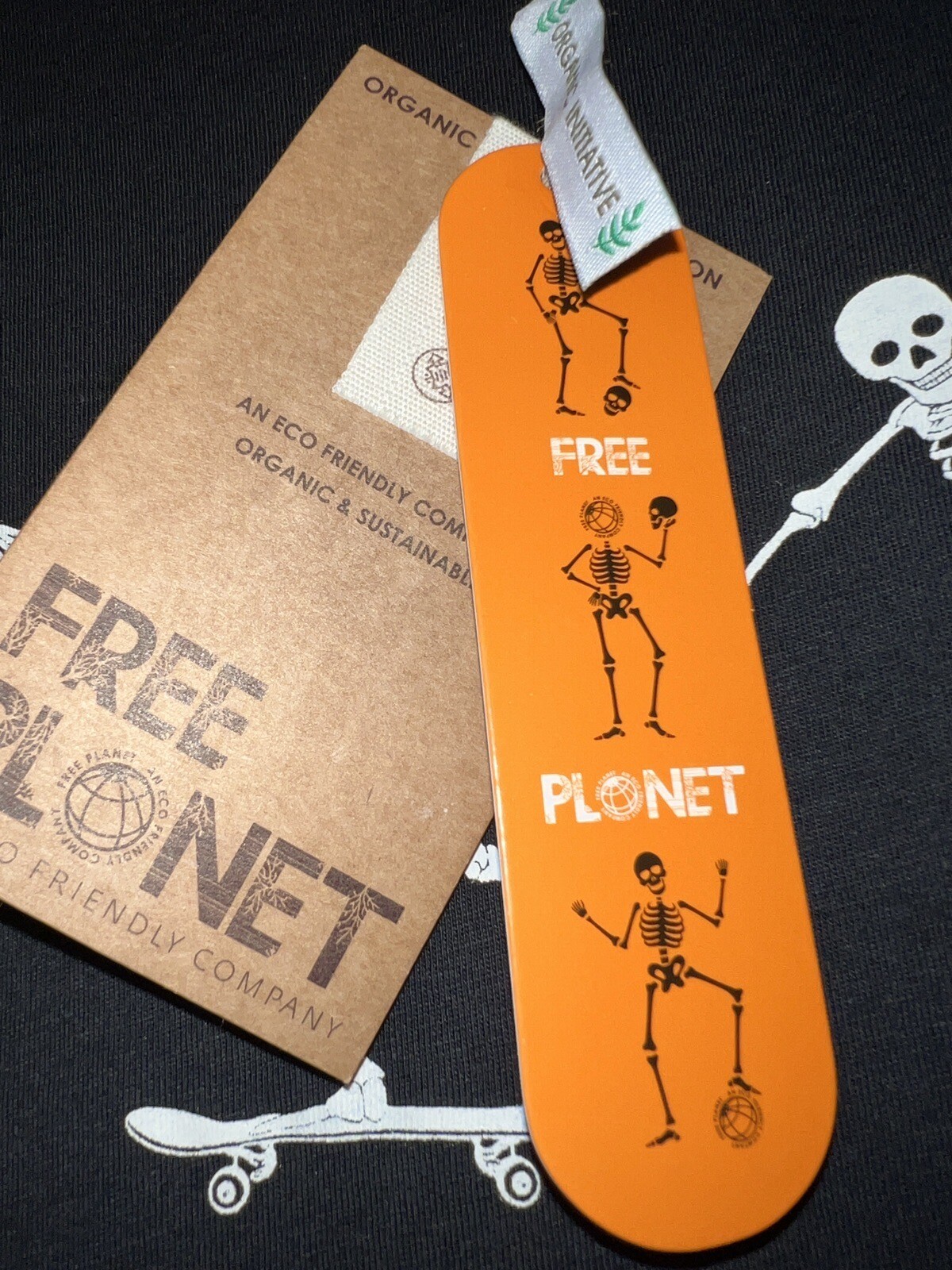 NWT Free Planet Three Skateboarding Skeletons Men’s Size M Halloween T-Shirt