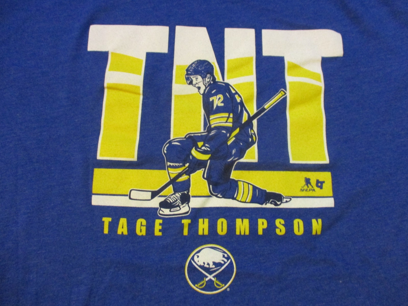 TAGE TNT THOMPSON #72 BUFFALO SABRES HOCKEY NHL T-SHIRT LG BISONS BILLS BRAVES