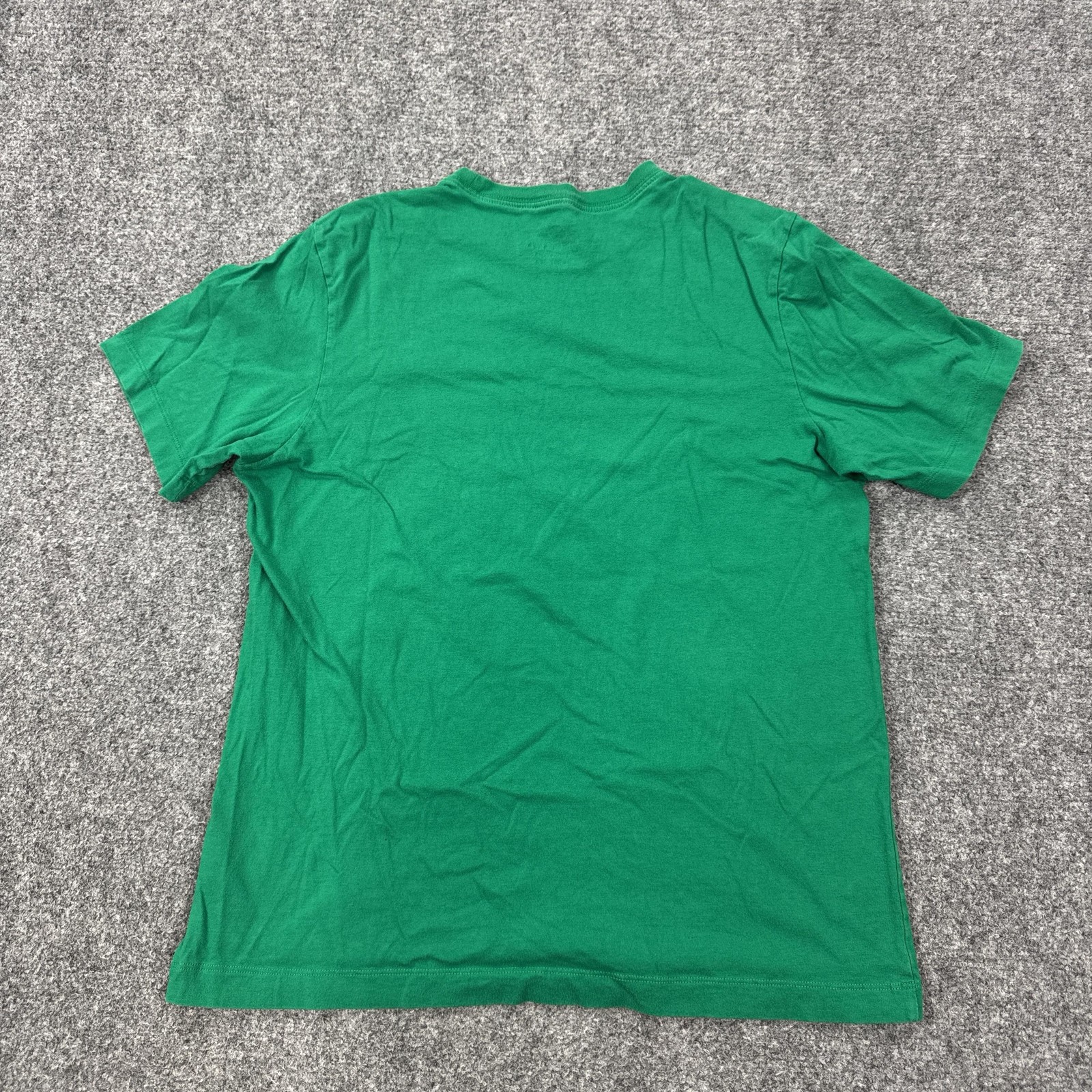 Nike Shirt Mens Medium Green Small Swoosh Logo The Nike Tee Tagless Casual