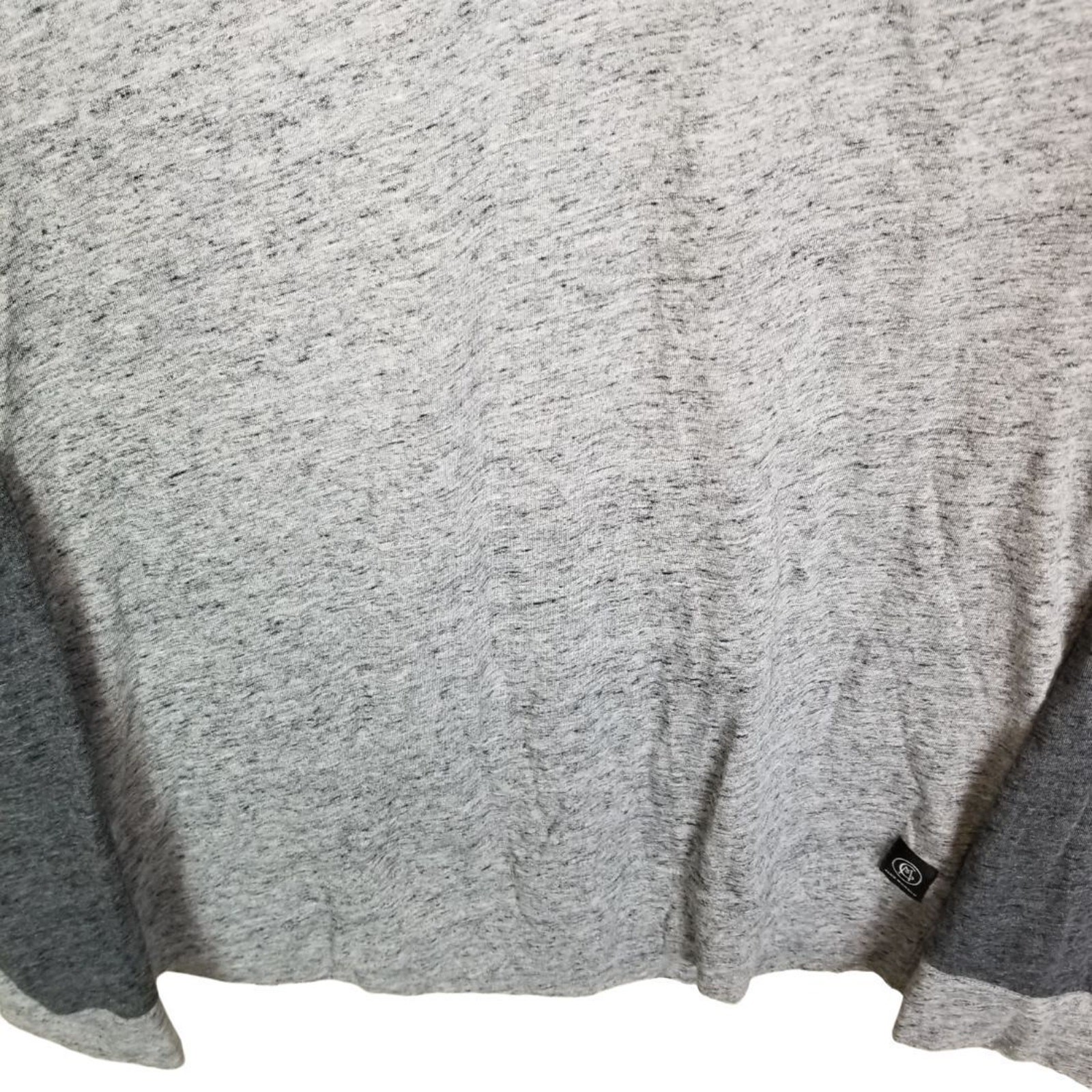 Club Monaco Mens Colorblock Baseball T-Shirt M Minimalist Weekend Vibes Stretch