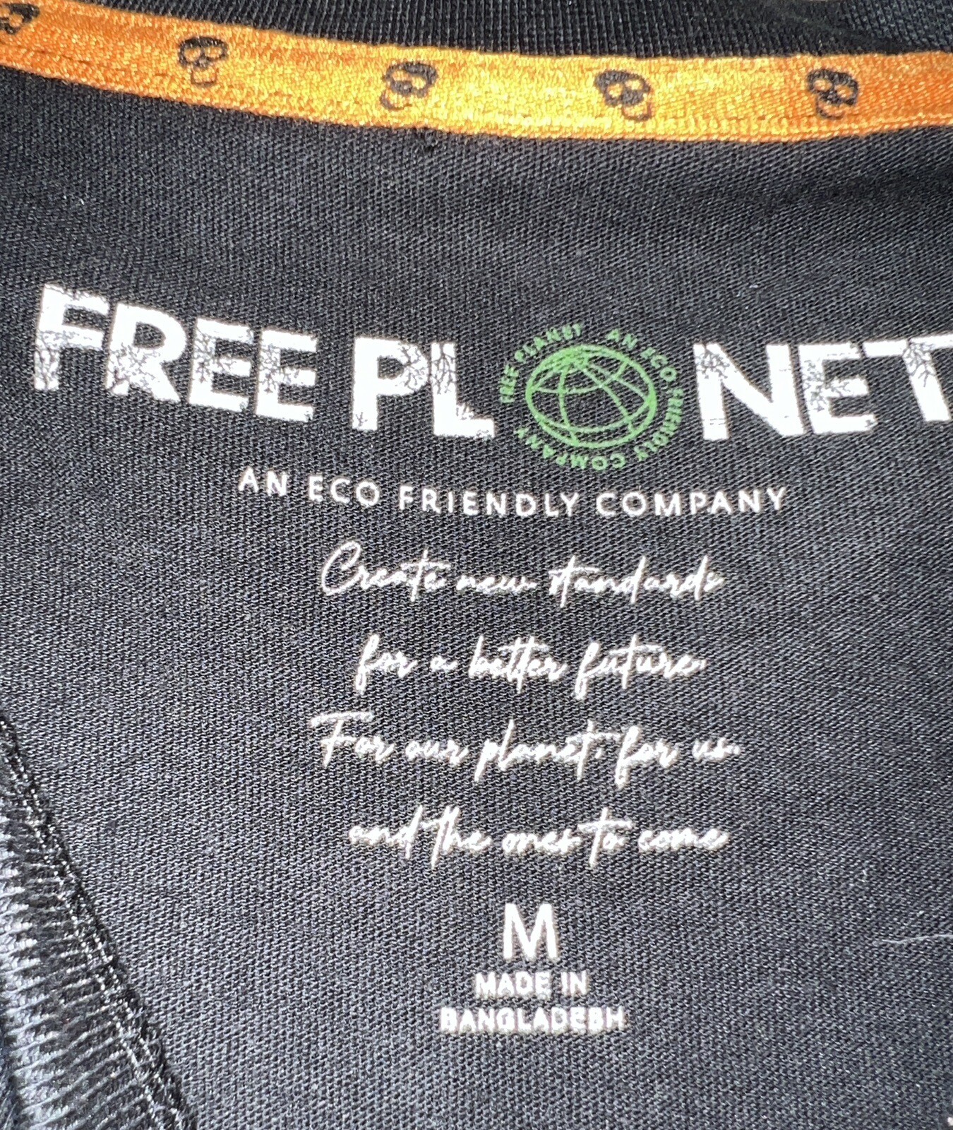 NWT Free Planet Three Skateboarding Skeletons Men’s Size M Halloween T-Shirt