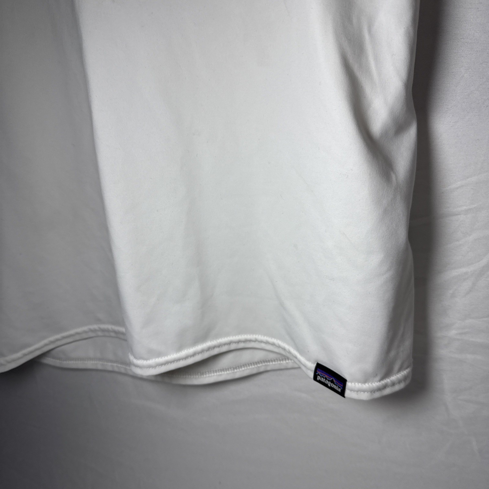 Patagonia Shirt Mens SMALL Short Sleeve Crew Neck White SWIMP SHIRT 50+ UPF 2Z
