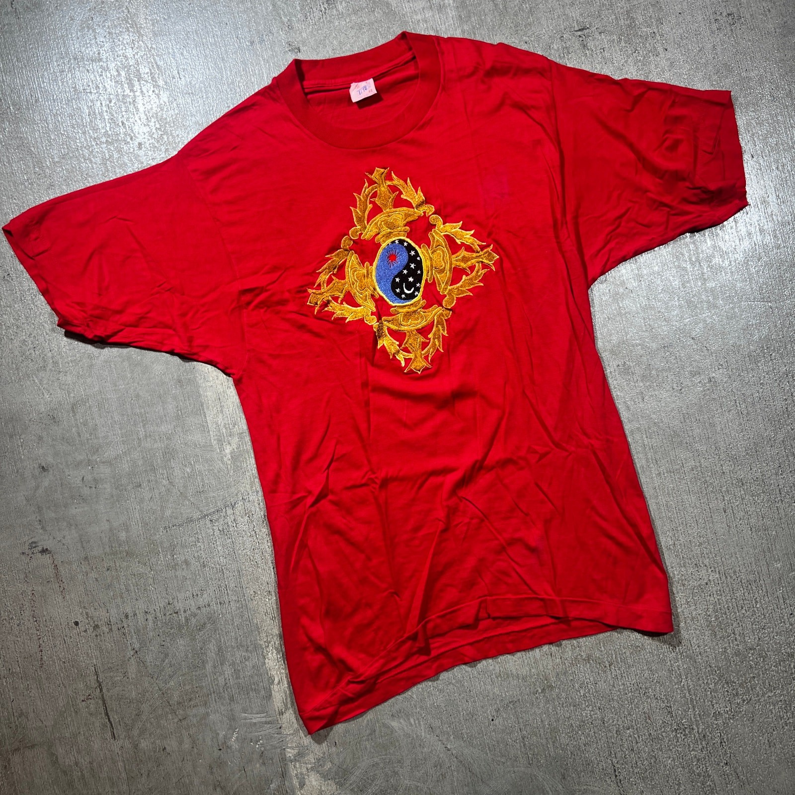 Vintage 80s Nepal Embroidered Yin Yang Red T-Shirt Medium