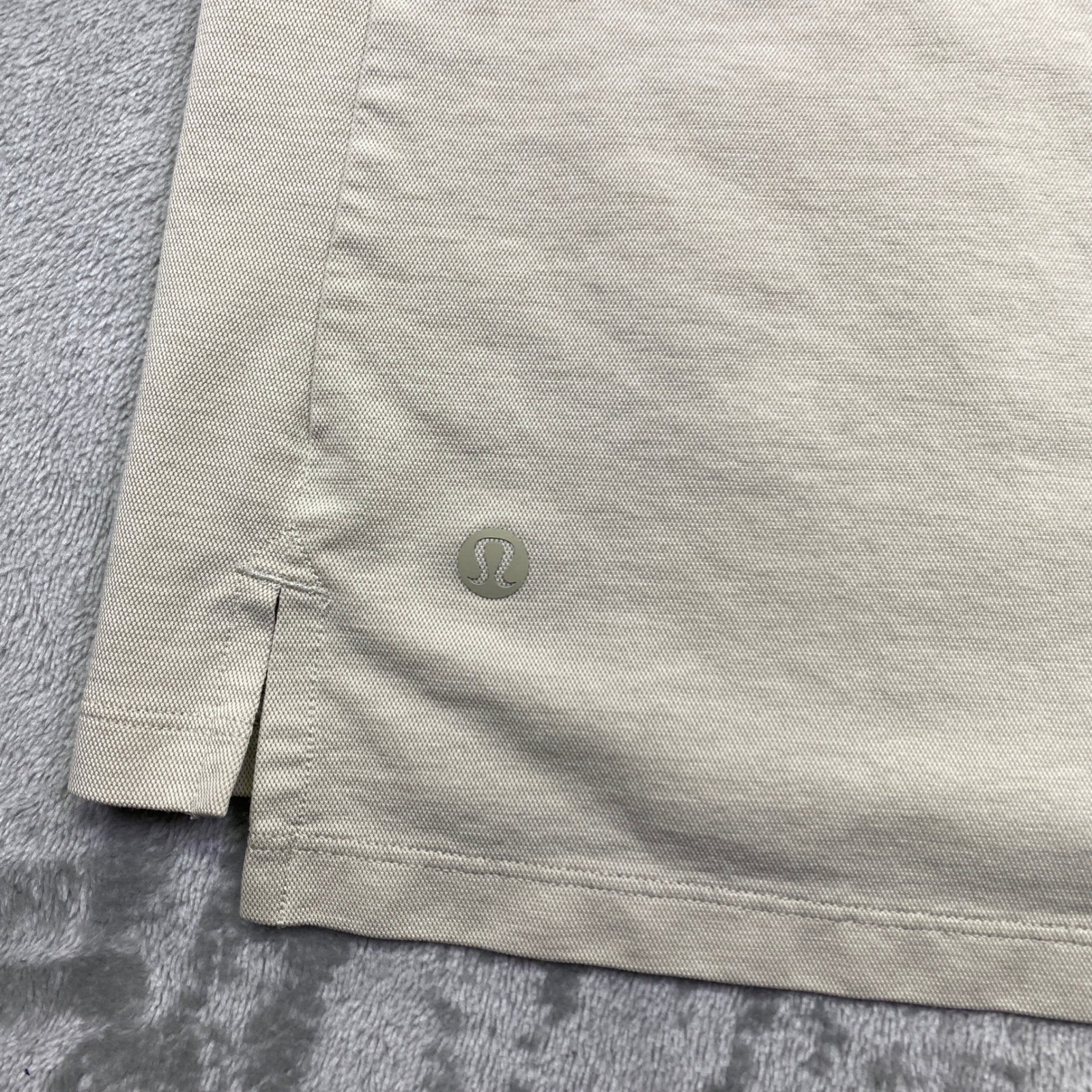 Lululemon Chest Pocket Men&rsquo;s Short Sleeve Crew Neck T Shirt Light Beige Sz S