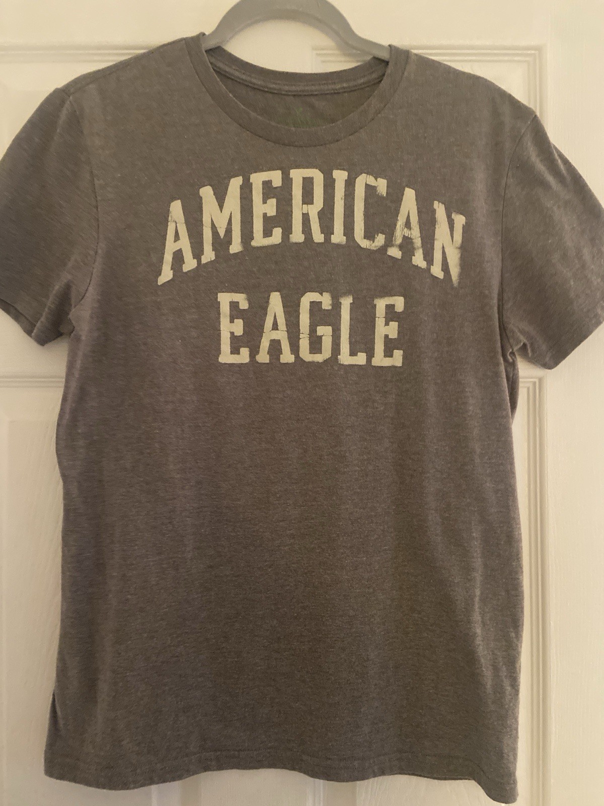 American Eagle Outfitters Men&rsquo;s Graphic Logo Athletic Fit Crew Neck Tee Gray M