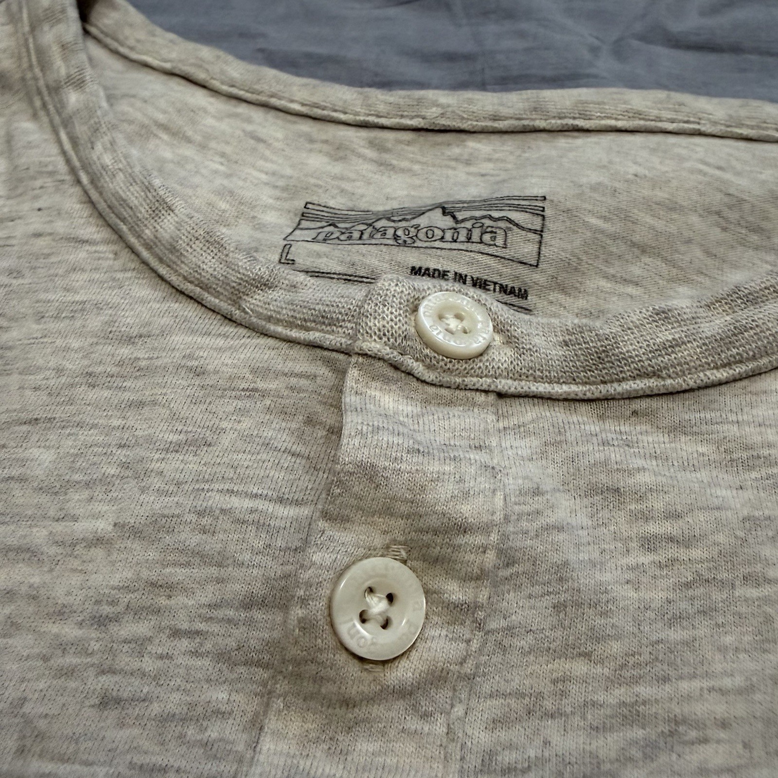 Patagonia Shirt Mens Large Beige Long Sleeve Daily Henley Organic Cotton Hiking