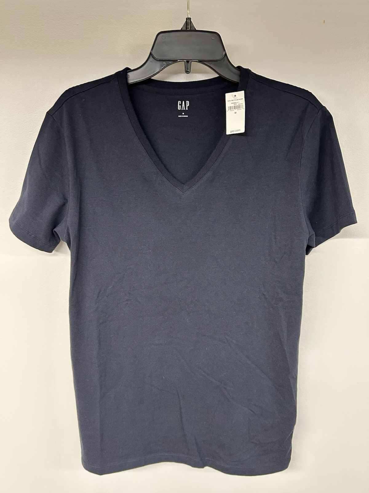 New Gap Men&rsquo;s Short Sleeve Vee Neck Tee shirt Size medium Navy Blue NWT