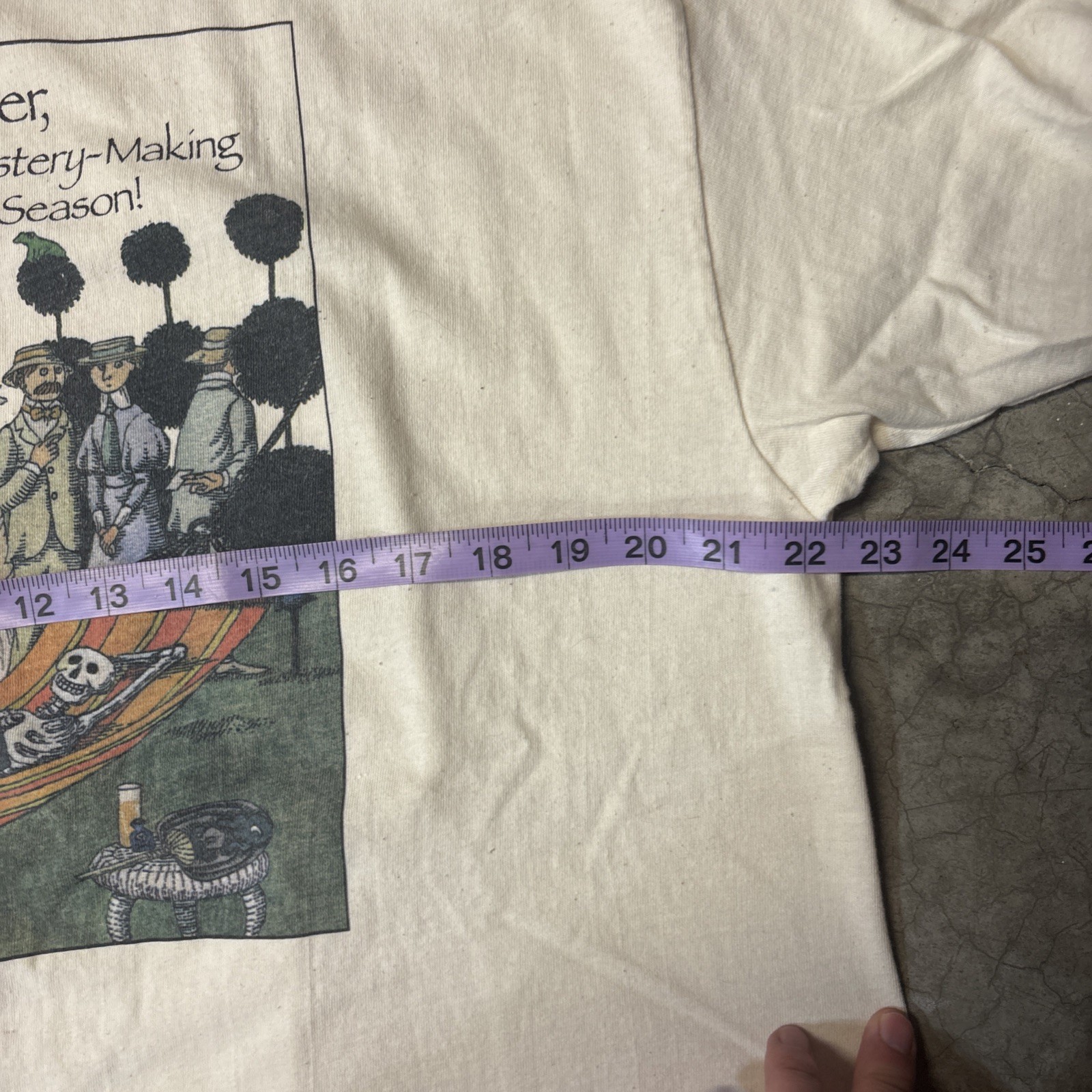 Vintage Bantam Books Edward Gorey Mystery T-shirt 90’s Laurie R King RARE