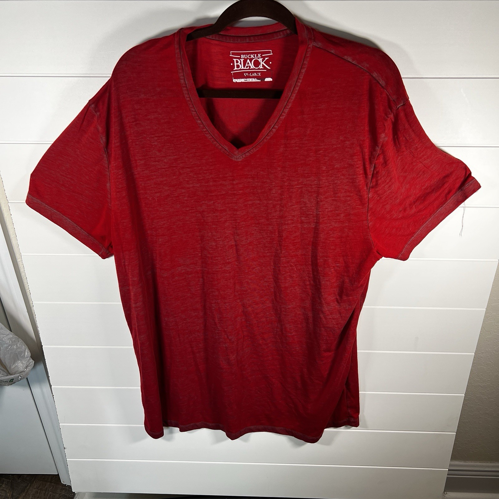 Buckle Black Men&rsquo;s Red V-Neck T-Shirt XXL Short Sleeve Casual Cotton Blend