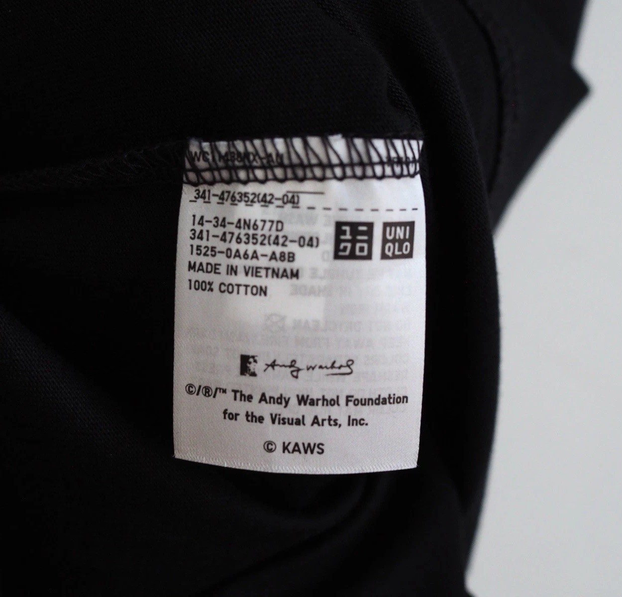Andy Warhol Pop Art KAWS Graphic Uniqlo Streetwear T Shirt Size Small