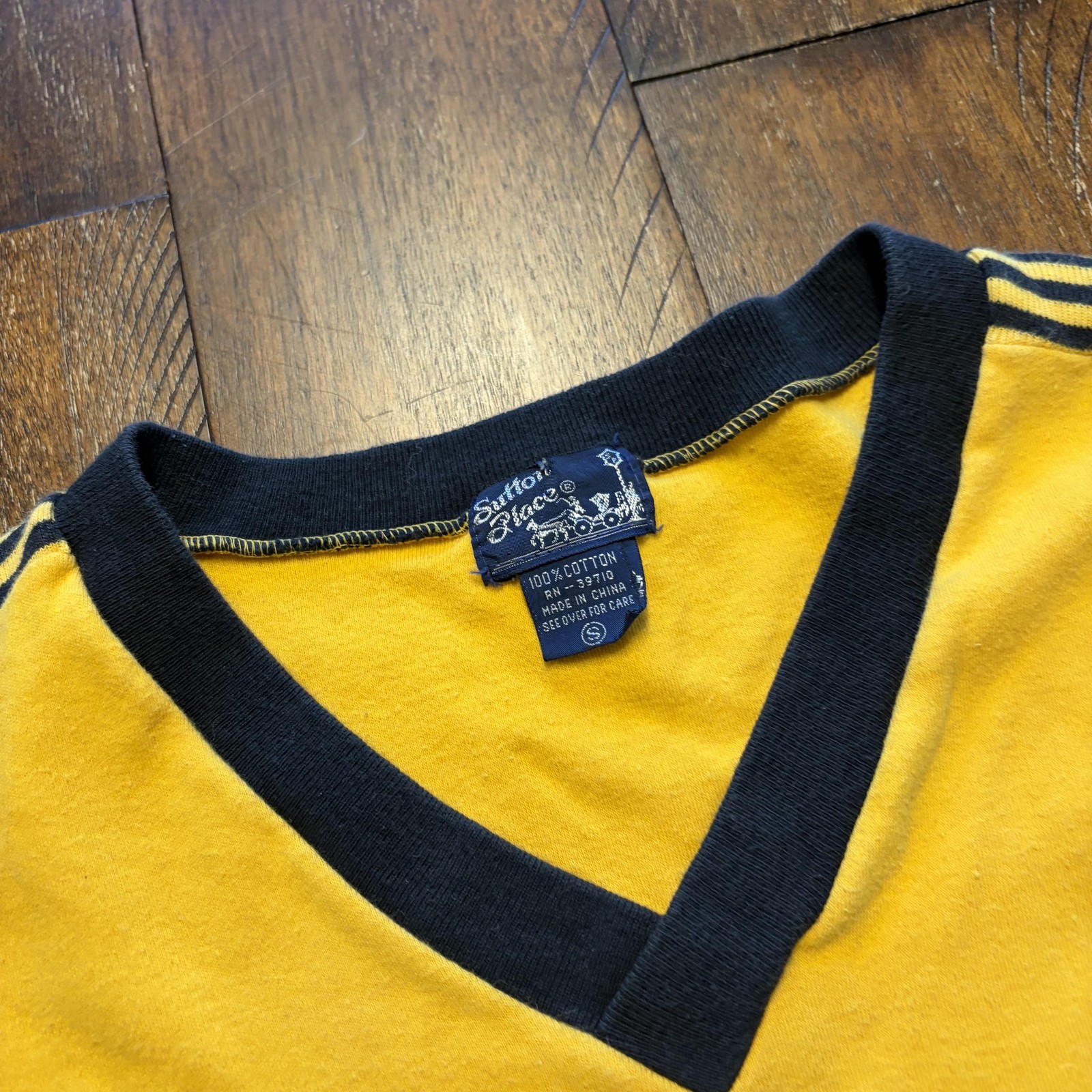 Sutton Place Shirt Mens Small Yellow Ringer Retro V Neck Stripe Trim Tee 70s