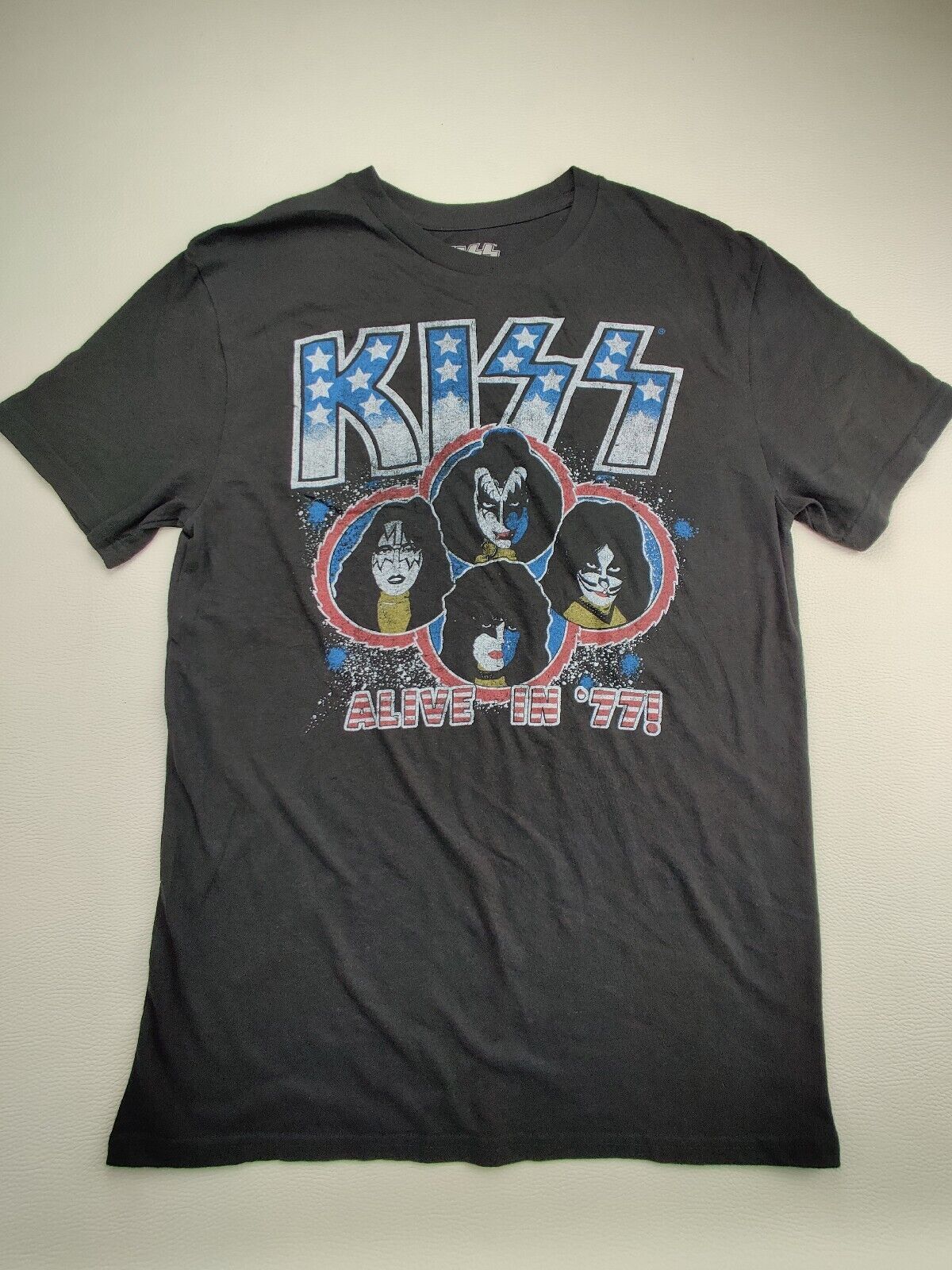 KISS Alive In ‘77 Concert T-Shirt Men&rsquo;s Large Black Short Sleeve T-Shirt