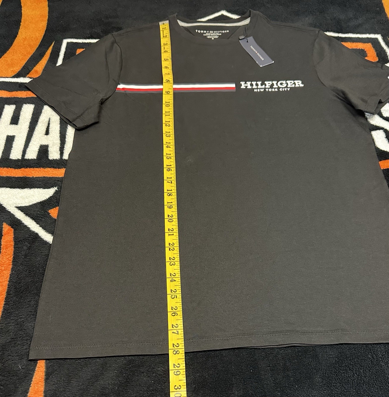 Tommy Hifiger Regular Fit T Shirt Size Mens Medium NEW WITH TAGS (Retail $49.50)