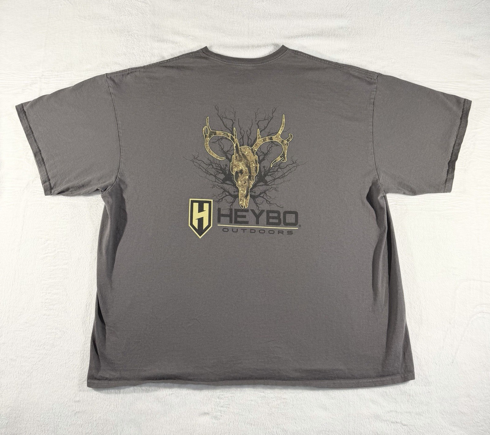 Heybo Outdoors Men’s Gray Buck Skull Graphic Print Logo Short Sleeve Tee, 3XL