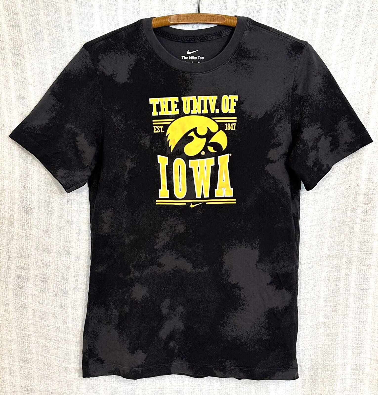 University of Iowa Hawkeyes Men&rsquo;s Small Nike Black Tie Dye S/S Graphic T-Shirt