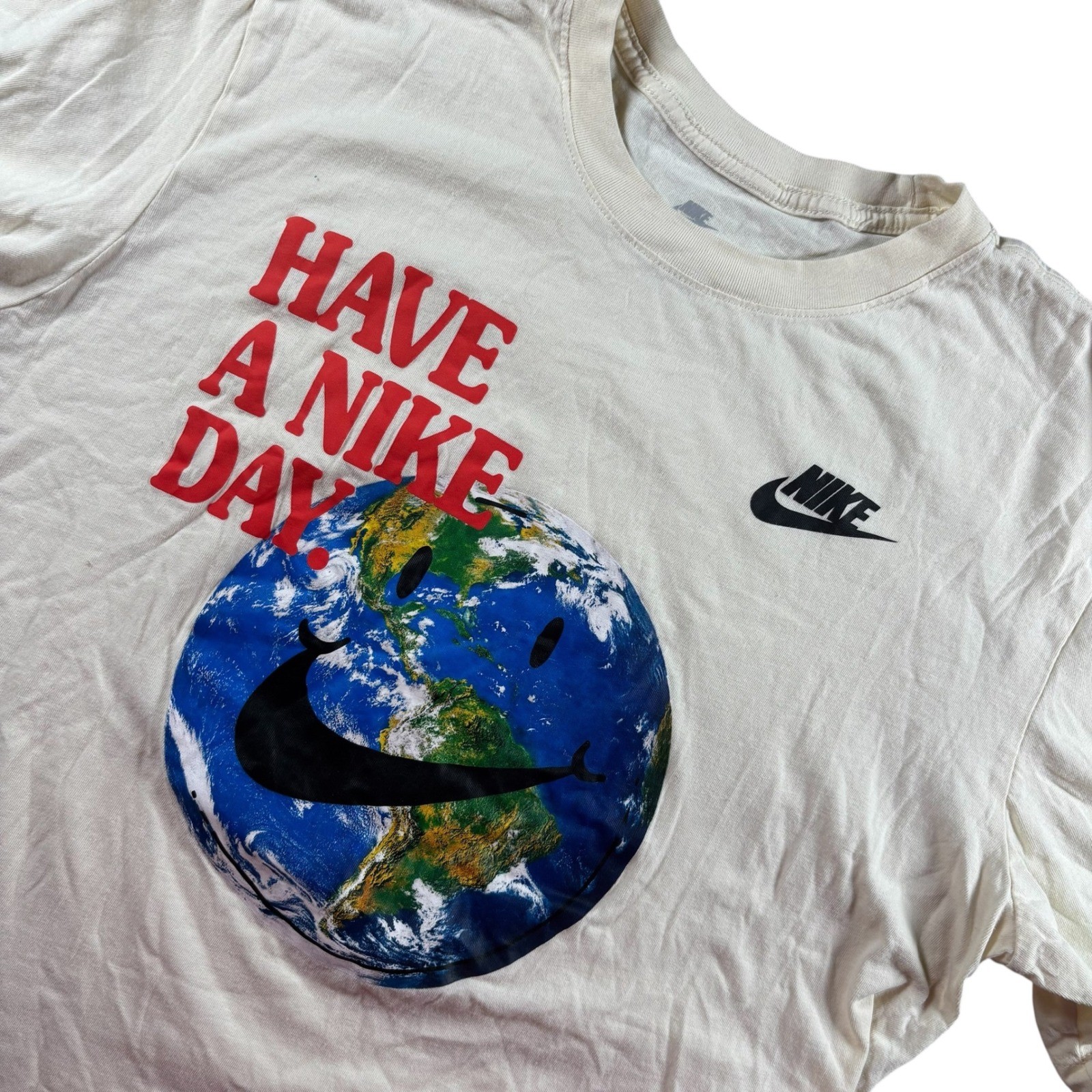 Nike Have A Nike Day Earth Smiley Face Graphic T-Shirt Cream Mens Large