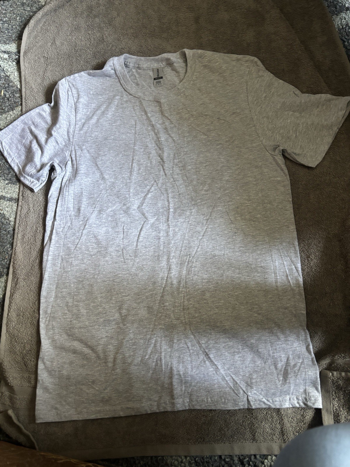 Gildan Softstyle Gray Solid Crew Neck Men&rsquo;s Short Sleeve T-Shirt Size M