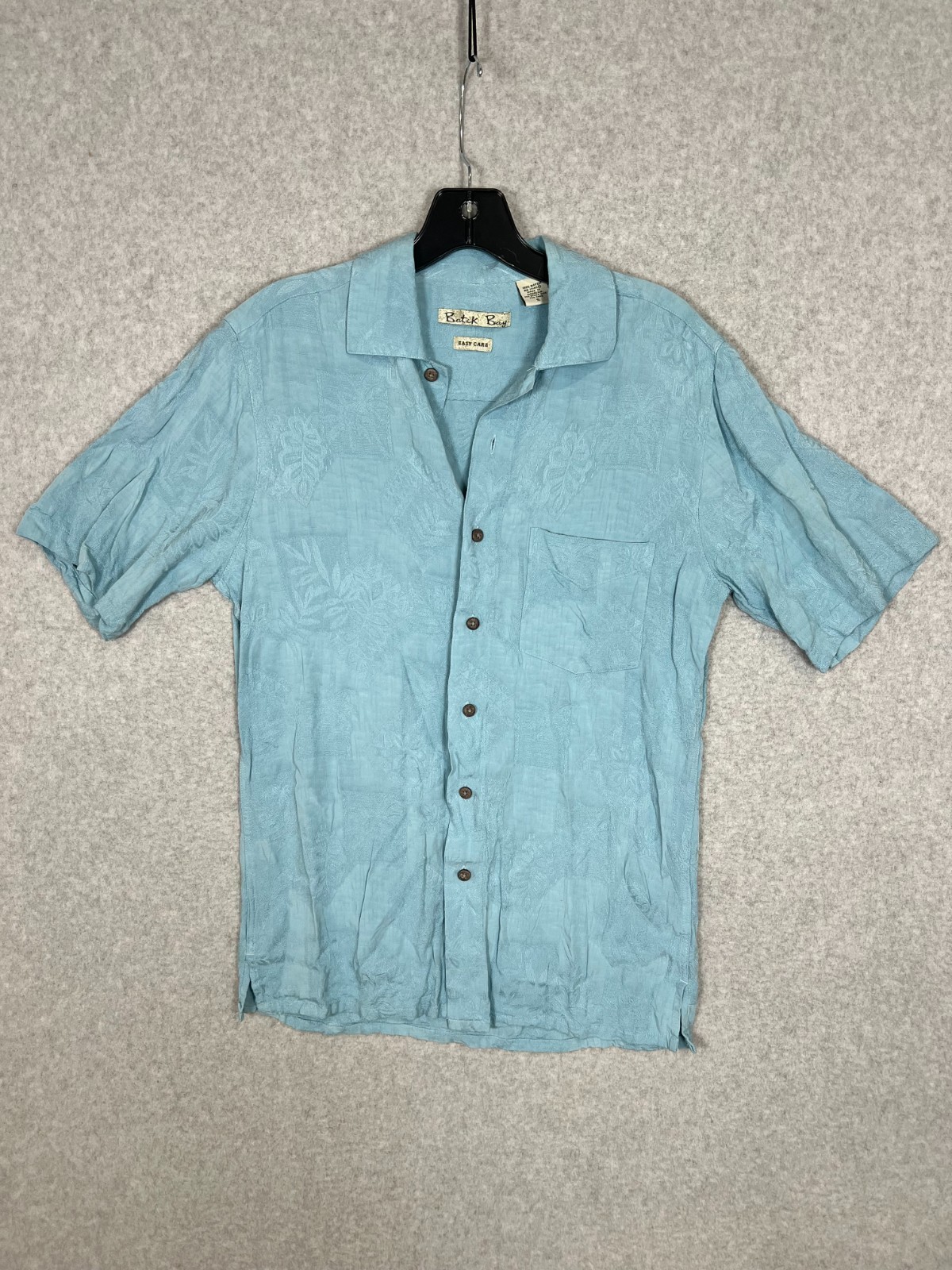 Men&rsquo;s Batik Bay Easy Care Blue Short Sleeve Button Down Shirt Size Small