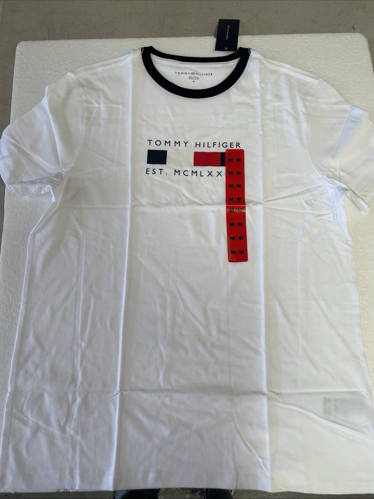 NWT Men&rsquo;s Tommy Hilfiger Classic Logo Short Sleeve T-Shirt White size M