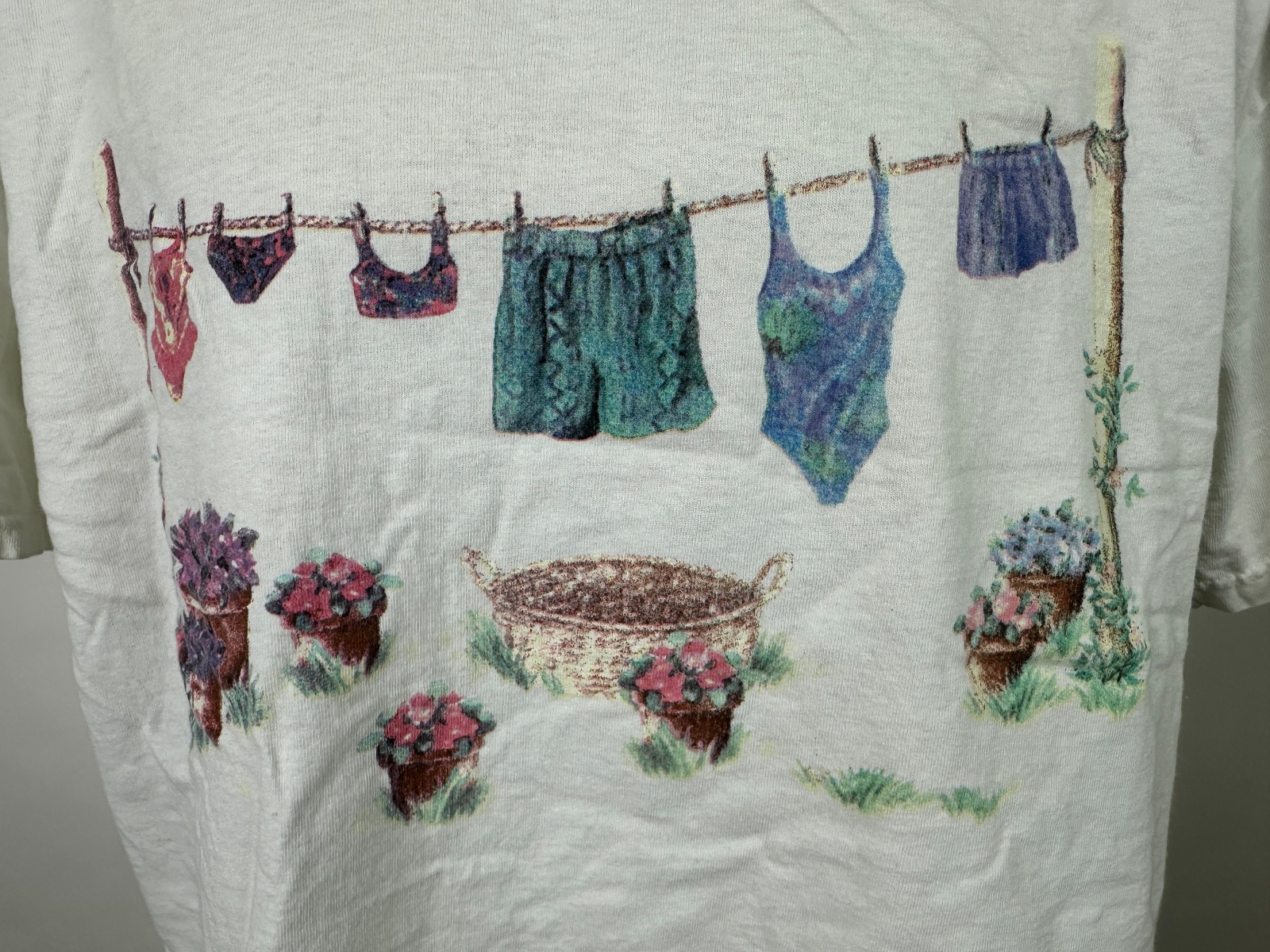 Vintage Cottagecore Shirt XL Laundry Clothes Line Swimsuit Flowers Cottage White
