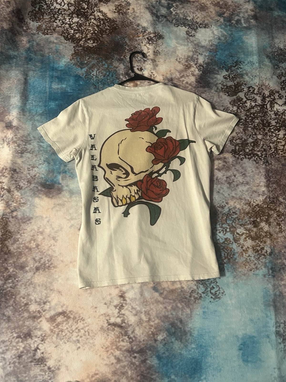 Valabasas Men&rsquo;s White Skull Rose Tattoo Graphic Double-Sided Crew Neck Tee XS