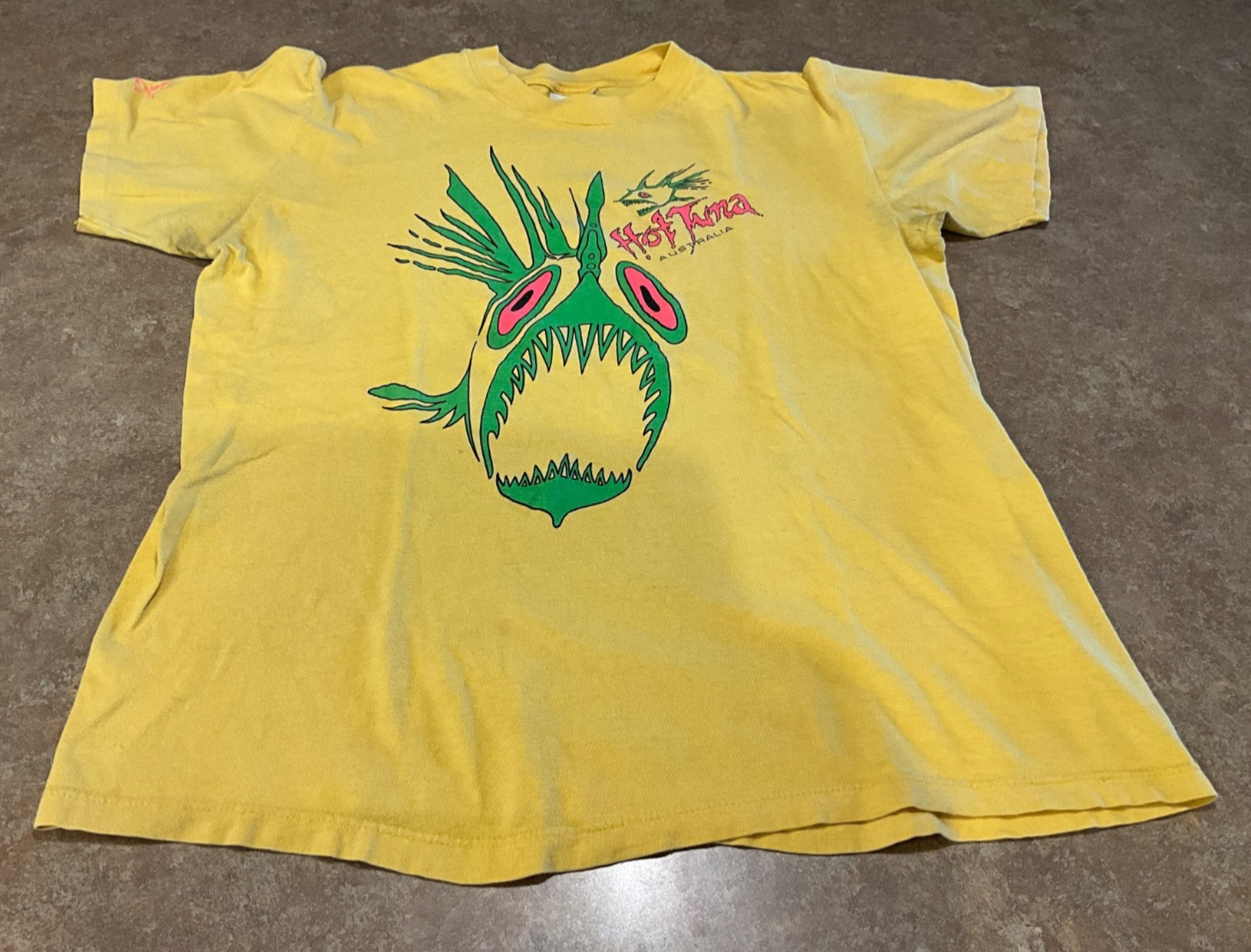 Vintage 1990s HOT TUNA AUSTRALIA Bright Yellow Surf Tee Shirt – Size L 42-44