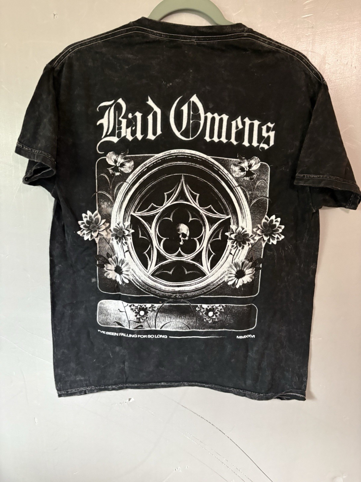 2016 Bad Omens Floral Skull Mineral Washed T-shirt Adult Size Small Black/Gray