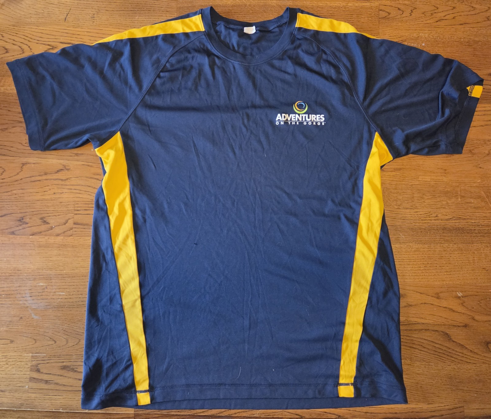Adventures on the Gorge Men&rsquo;s Logo T-Shirt Navy Yellow Polyester Crew Neck L