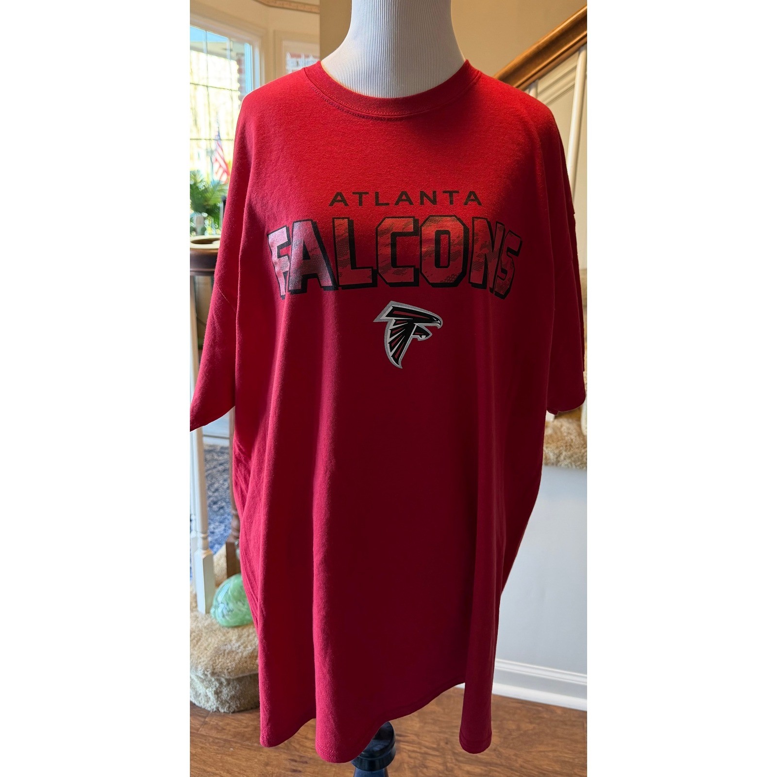 NFL Team Apparel Atlanta Falcons Mens T-Shirt Red XL Short Sleeve Graphic Tee