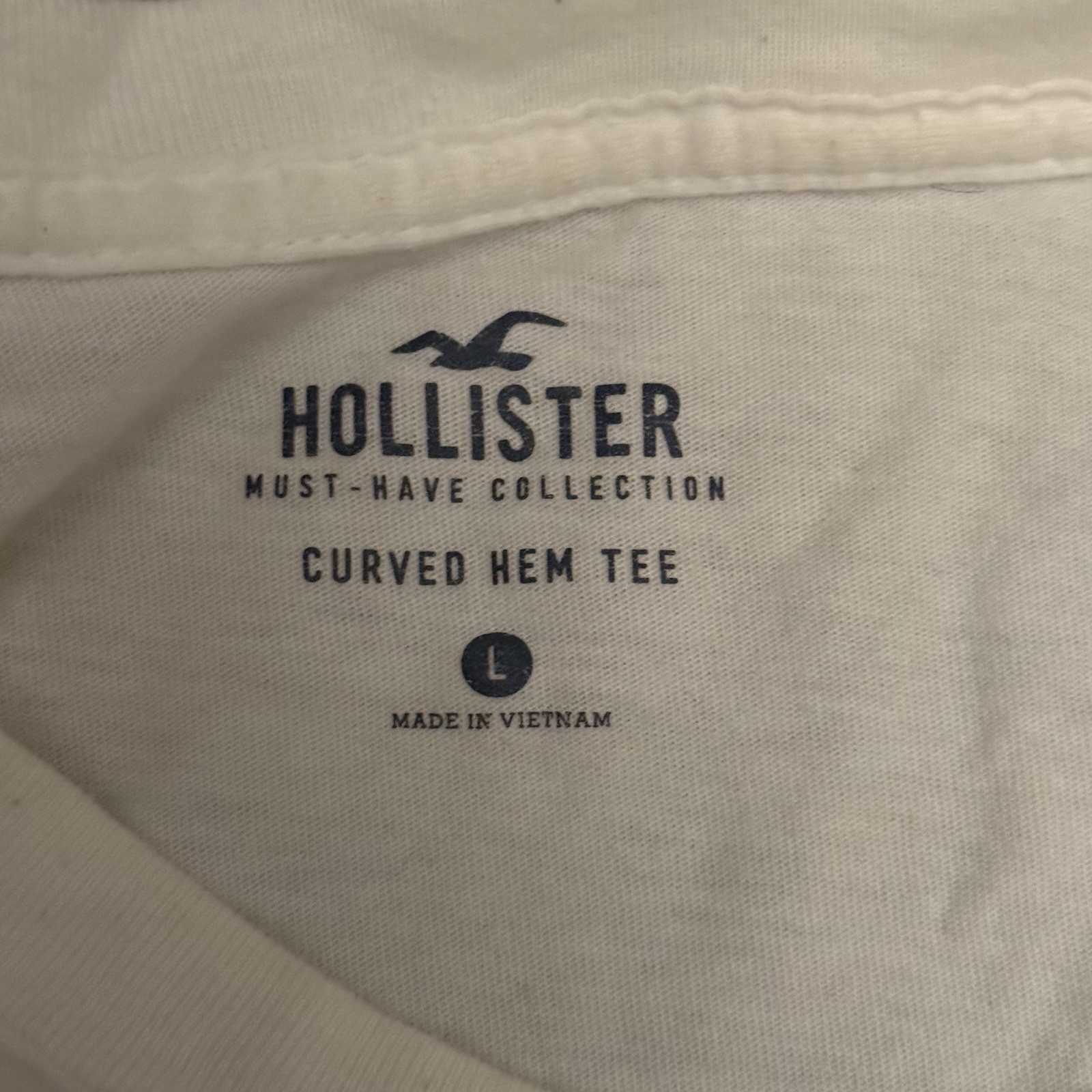 Hollister Must-Have Collection Men&rsquo;s Curved Hem Logo Crew Tee White L